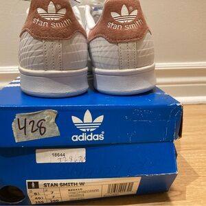 NWT Size 8.5 Adidas Women's Stan Smith sneakers in the "White/Ash Pearl", BZ0410